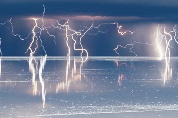 Может ли вода потерять физические свойства электрического проводника?