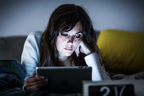 Несовпадение сна в разные дни может вызвать расстройство пищевого поведения