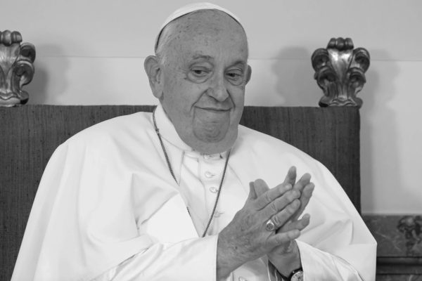 Перстень папы римского разобьют и положат обломки в гроб вместе с ним 