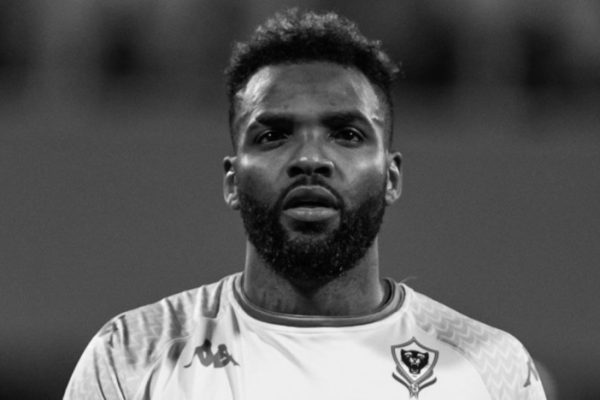 В Китае после падения с 11-го этажа погиб футболист сборной Габона Аарон Бупендза