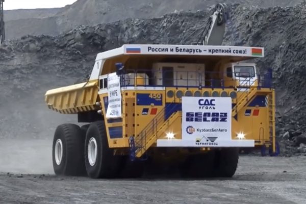 Белорусский автомобильный завод поставил 22 карьерных самосвала в Россию 