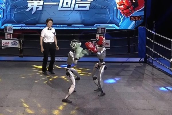 В КНР прошел первый в истории турнир по боксу среди человекоподобных роботов 