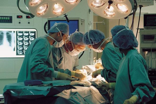 Белорусские медики провели уникальную операцию по созданию новой ушной раковины