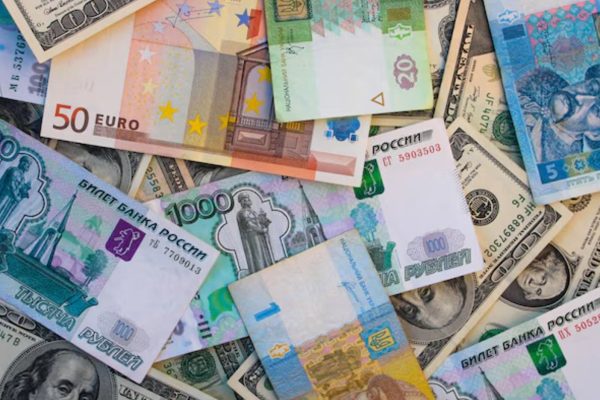 Курсы валют в Беларуси: рыночные котировки выше официальных