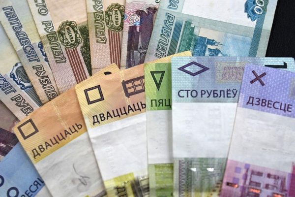Рекордное ослабление: белорусский рубль резко подешевел к российскому