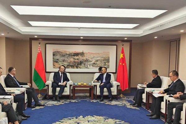 Белорусские и китайские парламентарии обсудили развитие сотрудничества в Минске