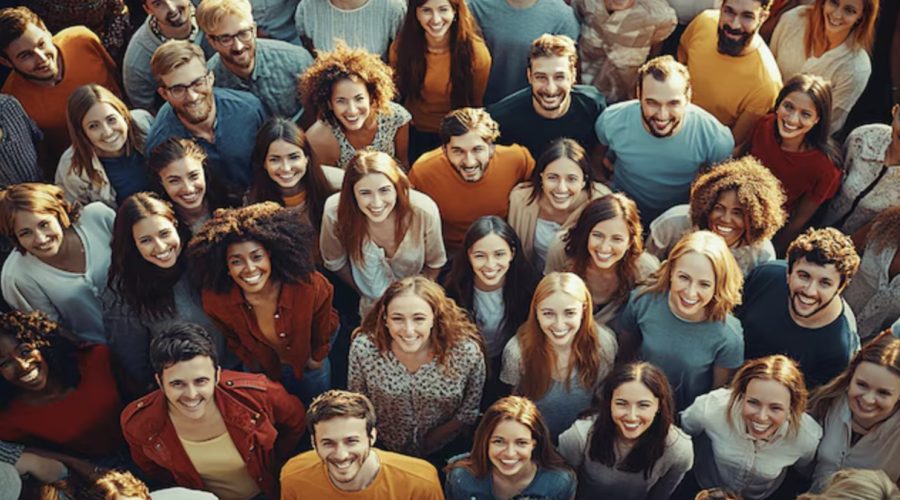 Много людей