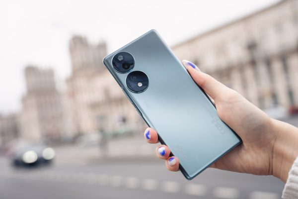 Подарки к Новому году с HONOR: смартфоны с бонусами и рассрочкой в А1