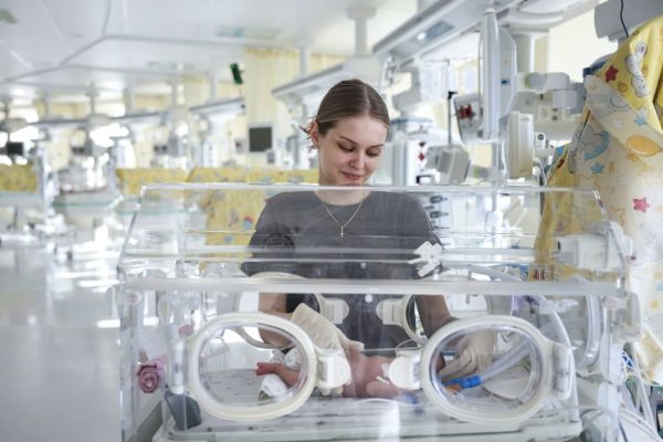 В Беларуси действует четырехуровневая система помощи матерям и детям