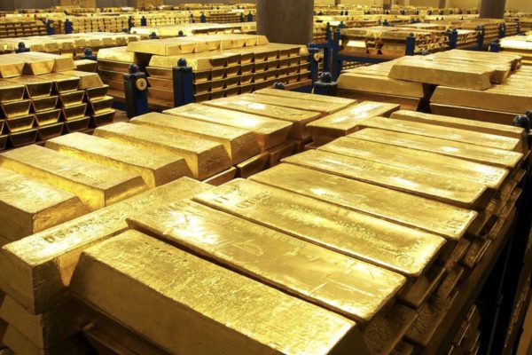 Драгметаллы взлетели в цене: золото побило рекорд, а серебро достигло максимума за 14 лет