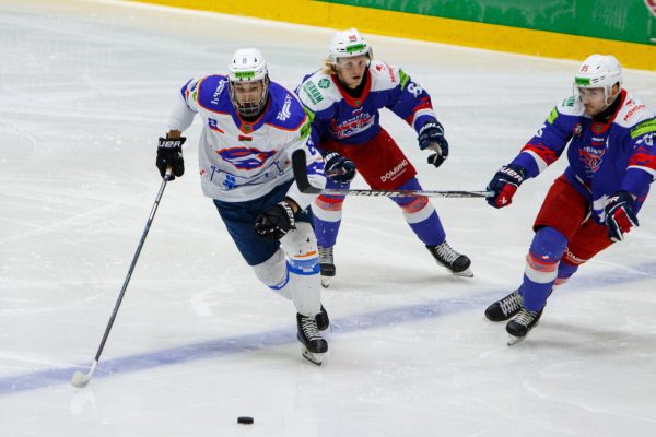 «Локомотив» Орша уверенно обыграл «Славутич» и вышел в лидеры группы