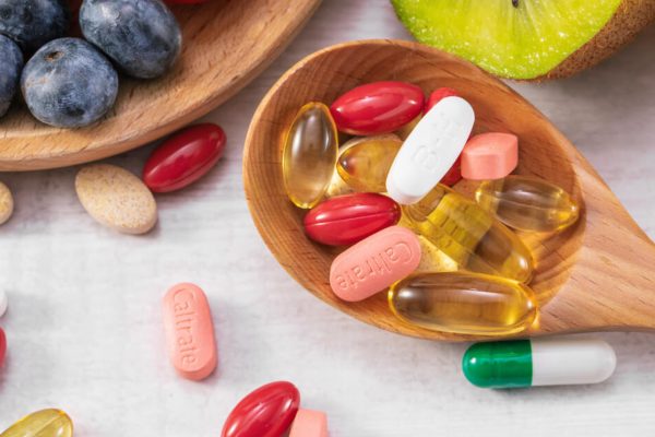 Офтальмолог объяснил принципы назначения витаминов для поддержки зрения