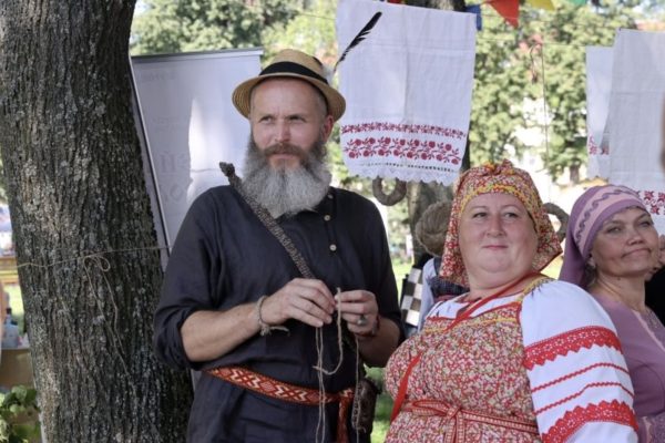 Восьмая «Льняная карусель» собрала гостей в Корме – льняной столице Гомельщины