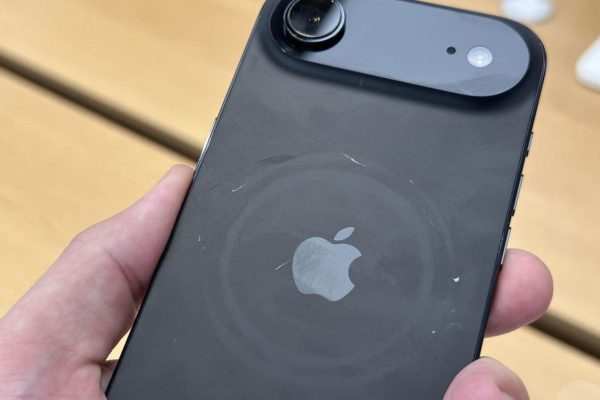 Apple прокомментировала жалобы на царапины на корпусе iPhone 17
