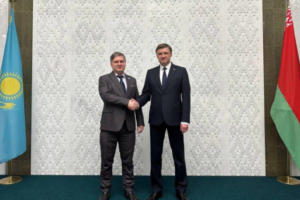 Посол Беларуси встретился с главой Ассоциации «Родны кут»