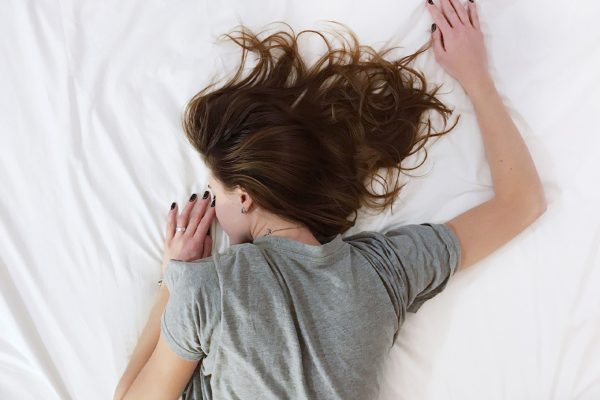 Сомнолог назвал минимальную продолжительность сна без вреда для здоровья