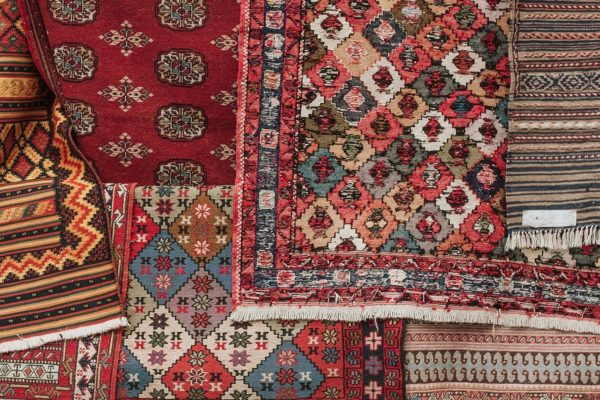 Искусство из нитей: выставка дизайнерских ковров открывает новые смыслы