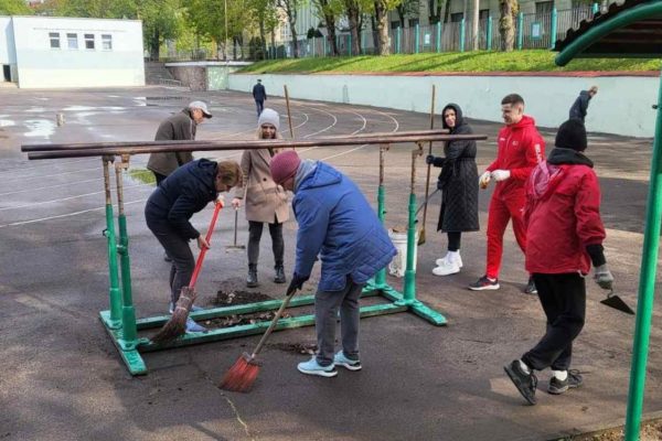 Креативный субботник объединил жителей Центрального района Минска