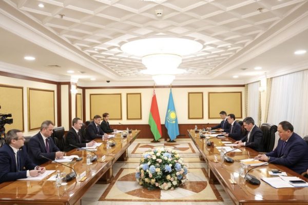 Казахстан остается ключевым экономическим партнером для Беларуси