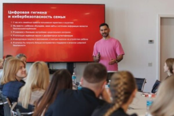 Как защитить детей и подростков от онлайн-угроз, сохранив доверие: завершился самый теплый сезон Клуба ответственных инфлюенсеров «Ты в сети»