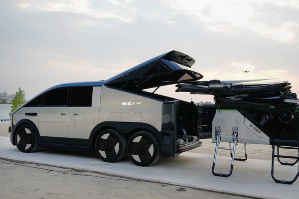 В Китае начали пробное производство летающего автомобиля