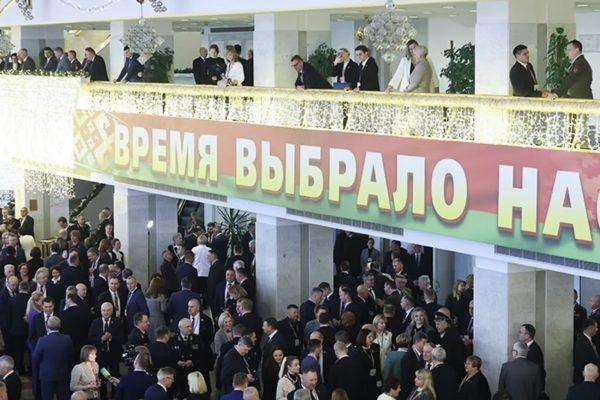 Власти Беларуси планируют увеличить долю молодежи на госслужбе до 15%