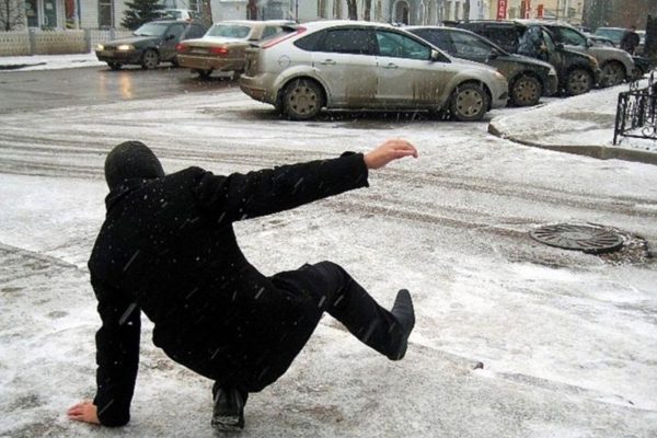 Кто рискует больше всего: возрастные группы гололедного травматизма