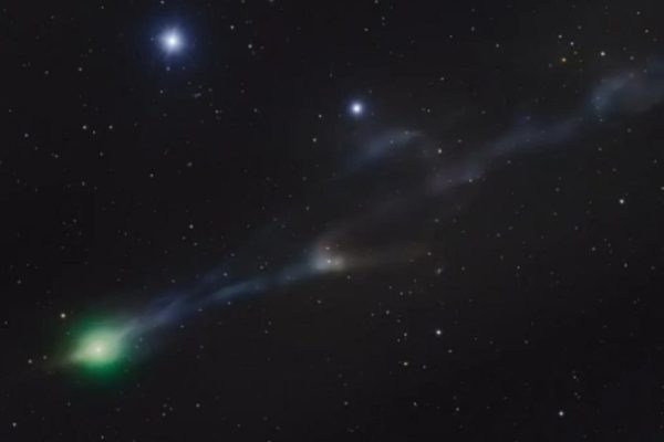 «Хаббл» запечатлел движение межзвездной кометы 3I/ATLAS