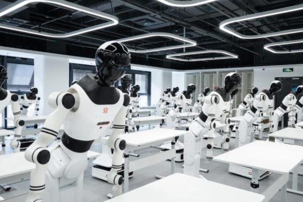 Крупнейший в Китае учебный центр начинает готовить роботов-гуманоидов к выходу на рынок труда