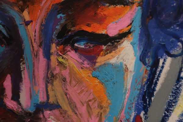 Белорусская художница Алеся Исса представила выставку Between Worlds